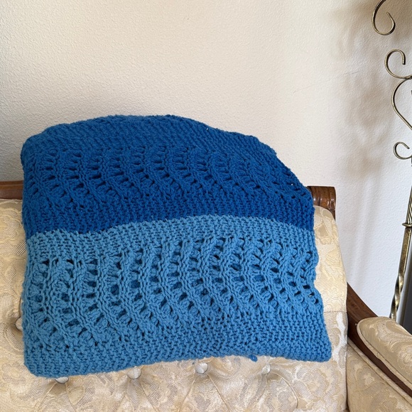 Vintage Blue Ombre Knit Throw Blanket - Picture 3 of 3